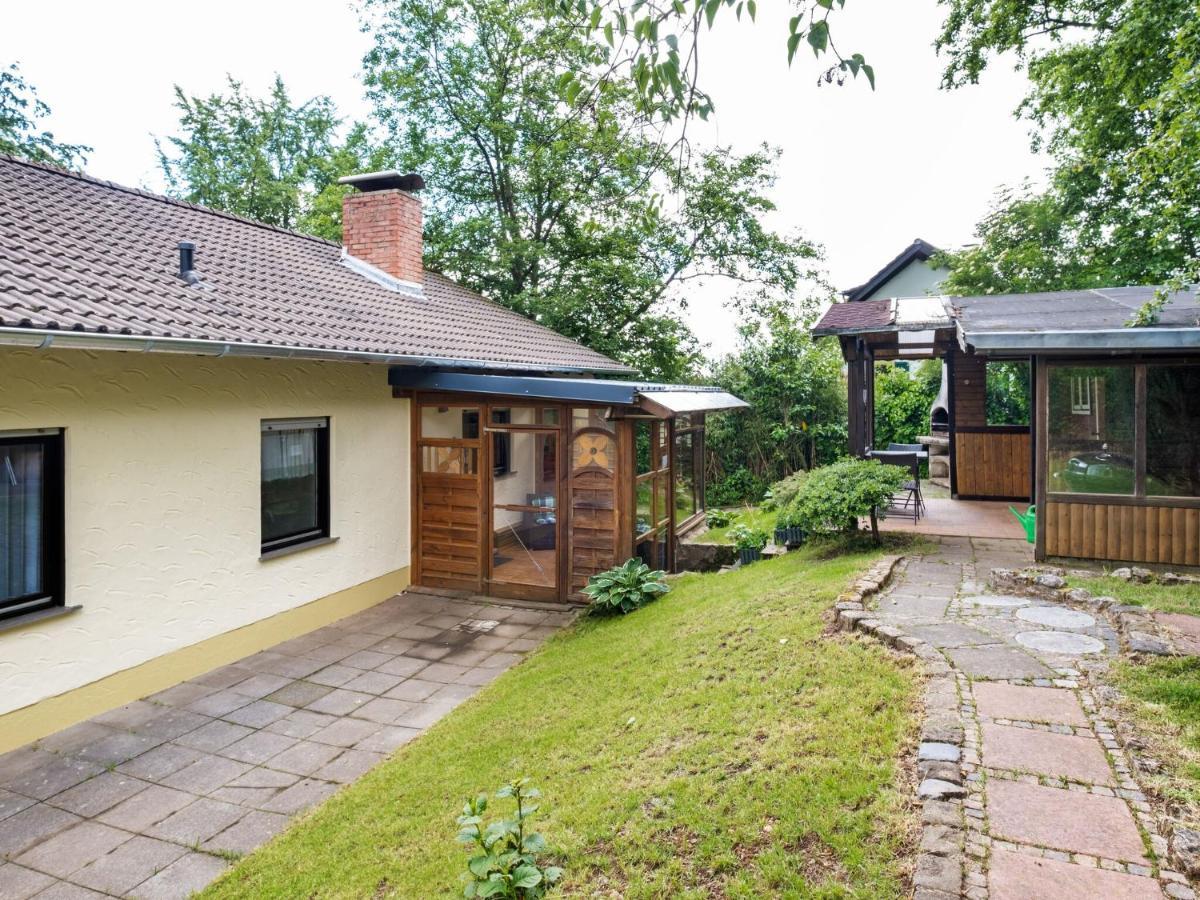 Idyllic Bungalow In Feusdorf With Forest View Chambre photo